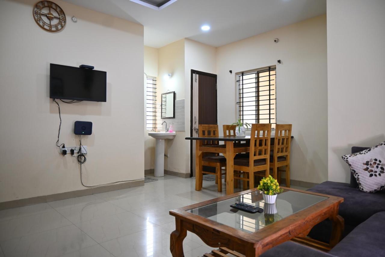 Staeg Heart Of City 2Bhk - 201 Индаур Экстерьер фото