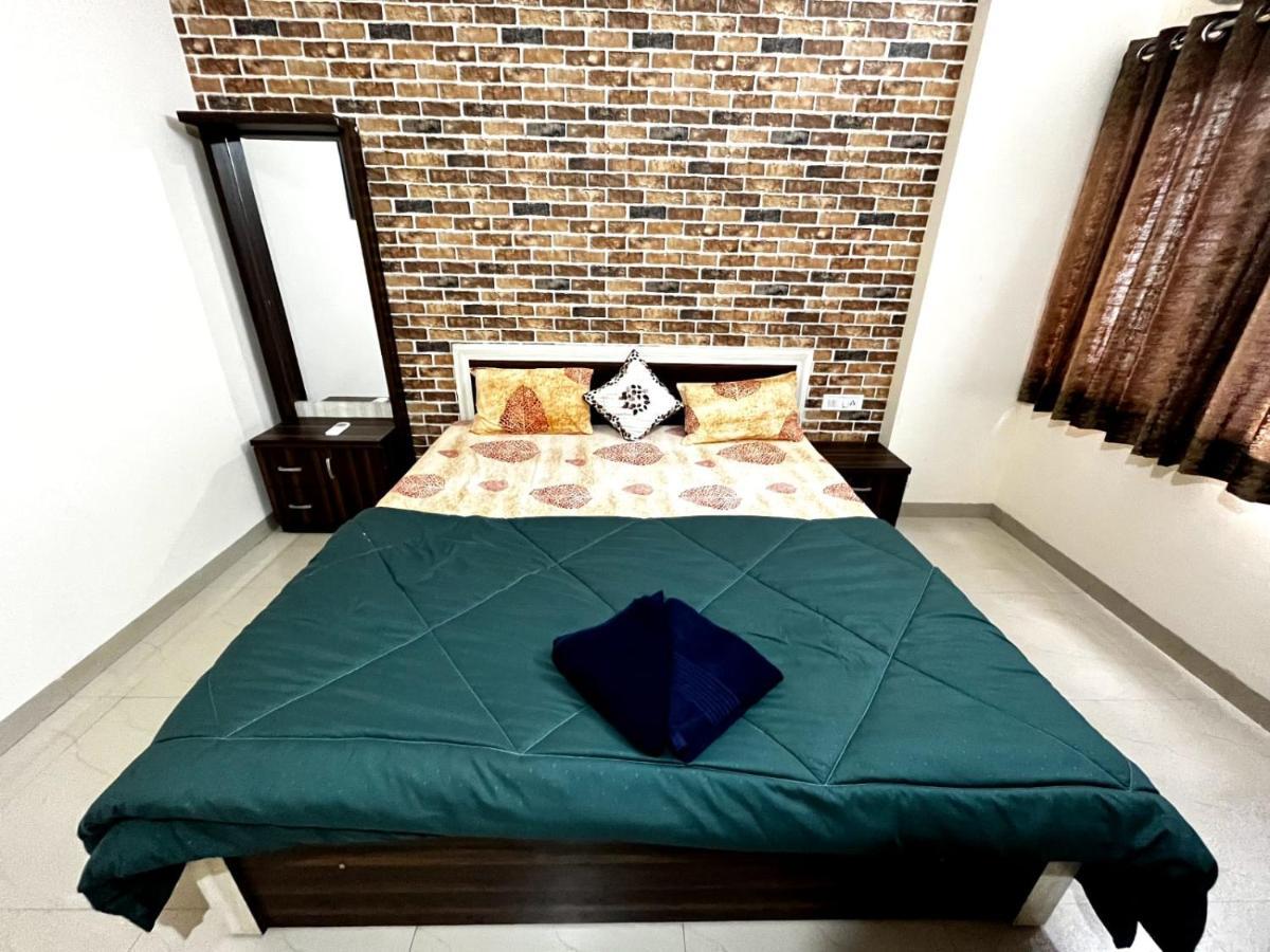 Staeg Heart Of City 2Bhk - 201 Индаур Экстерьер фото