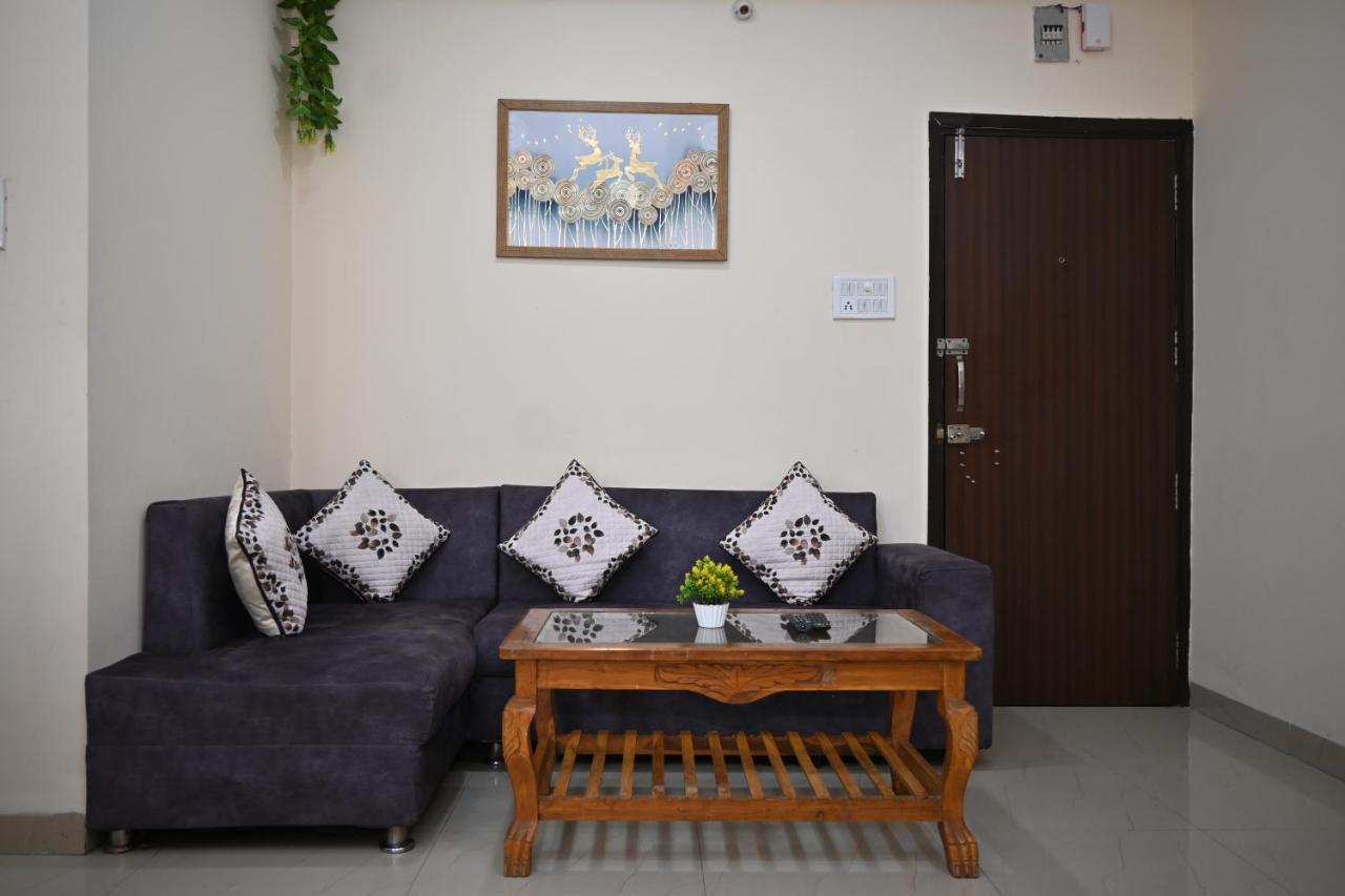 Staeg Heart Of City 2Bhk - 201 Индаур Экстерьер фото