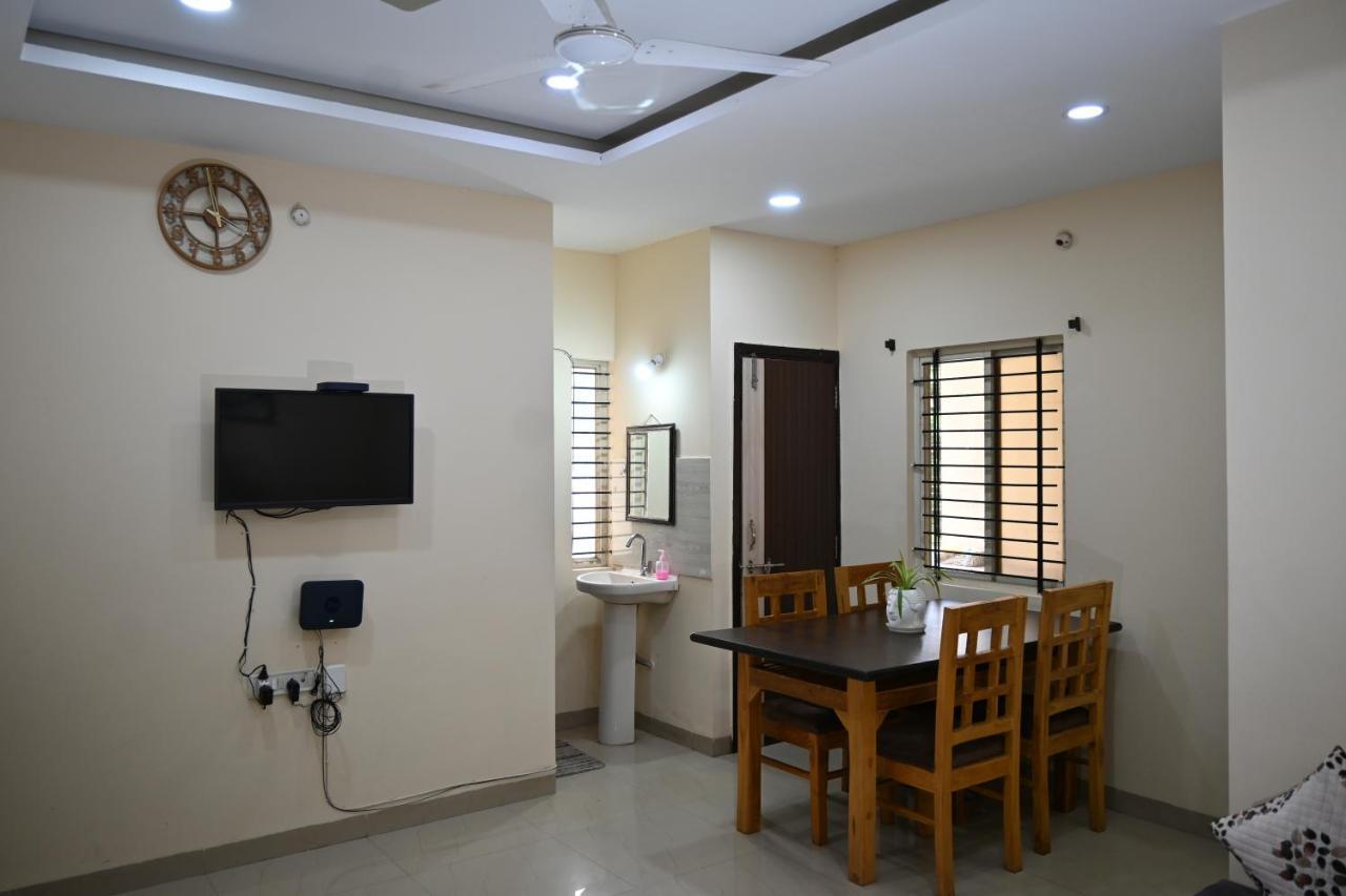 Staeg Heart Of City 2Bhk - 201 Индаур Экстерьер фото